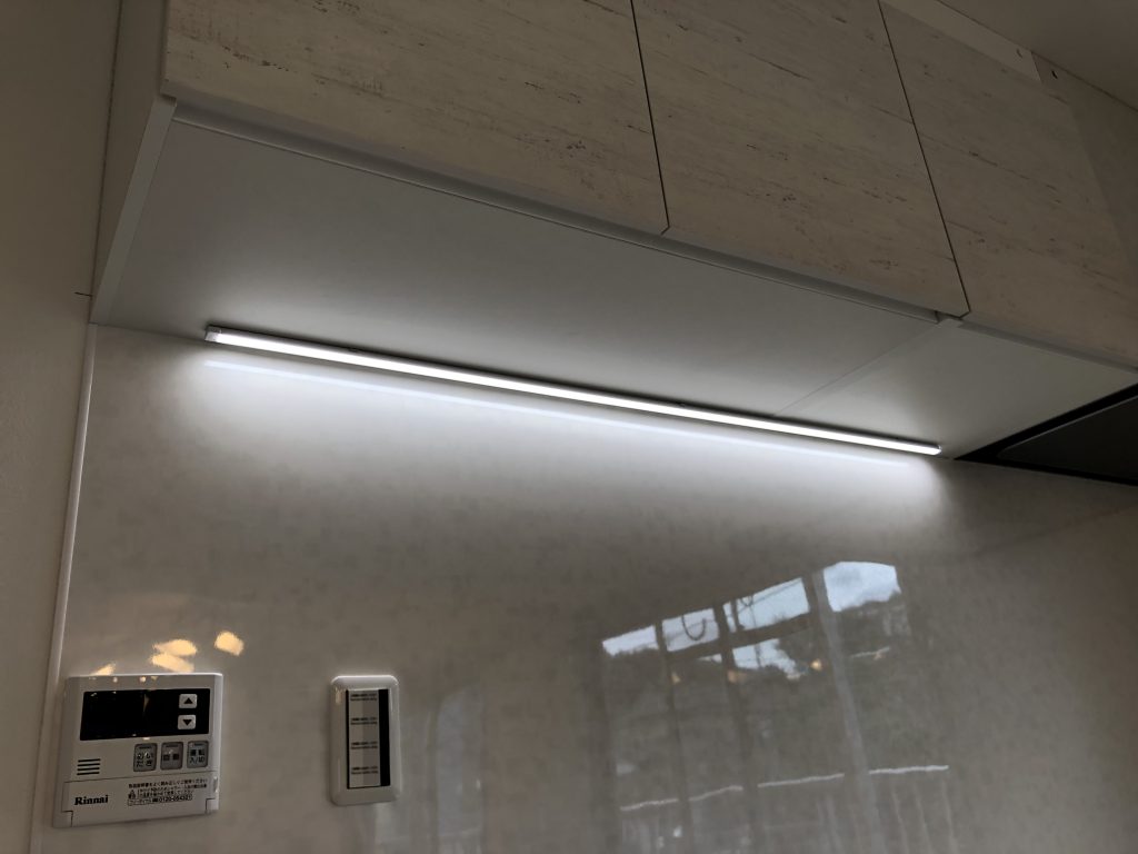 定価の88％ＯＦＦ アイリスオーヤマ LEDキッチン手元灯 棚下 壁兼用 KTM8N-TK